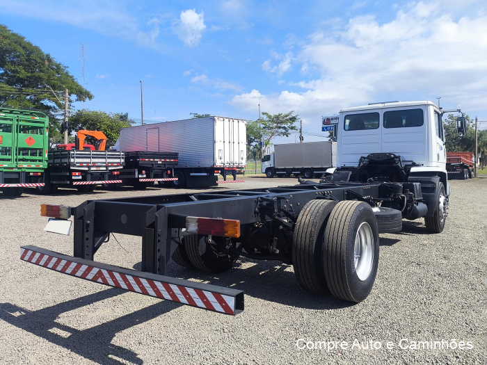 Mercedes-benz 1718 2011/2012 à venda em Catanduva