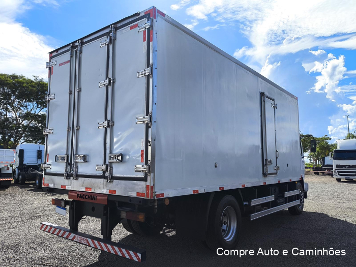 Mercedes-benz 1718 2011/2012 à venda em Catanduva
