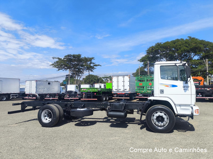 Mercedes-benz 1718 2011/2012 à venda em Catanduva