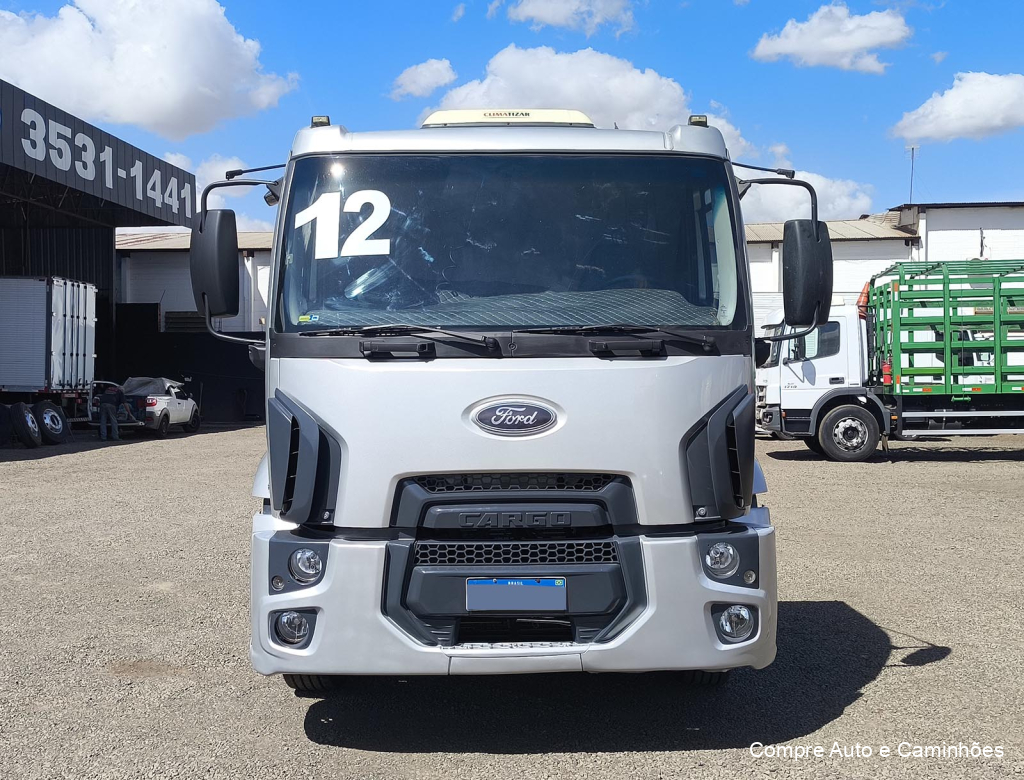 Ford Cargo 1317 2011/2012 à venda em Catanduva