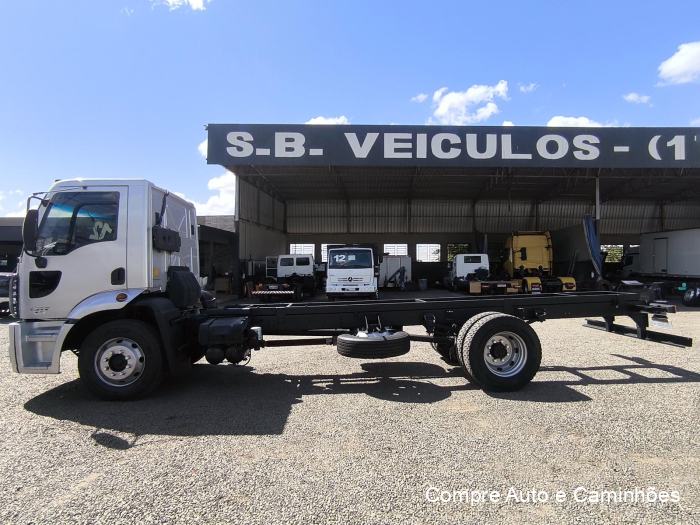 Ford Cargo 1317 2011/2012 à venda em Catanduva