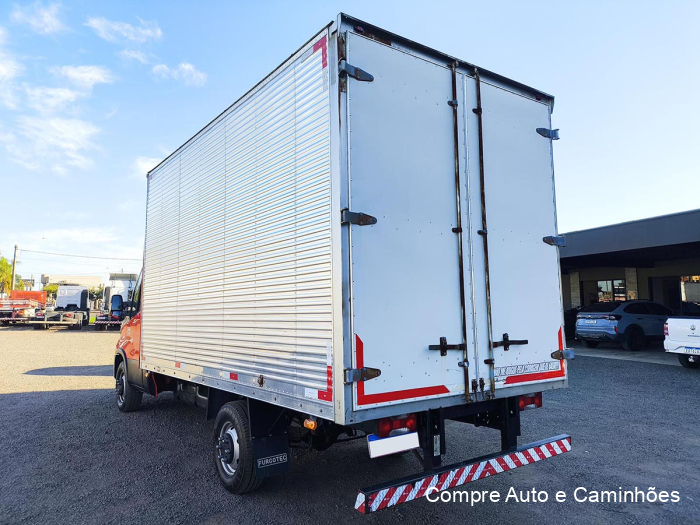 Iveco Daily 35-150cs 2020/2021 à venda em Catanduva